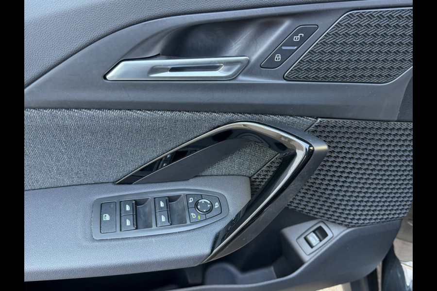 BMW X1 SDrive18i / Navi / Widescreen / Cruise / Climate / Camera / Side assist / Stoelmassage / 18".