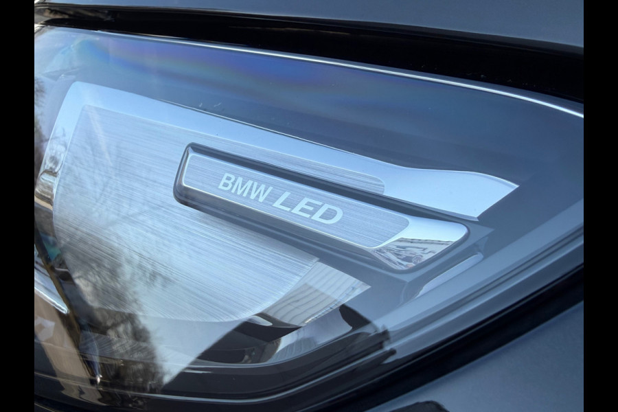 BMW X1 SDrive18i / Navi / Widescreen / Cruise / Climate / Camera / Side assist / Stoelmassage / 18".