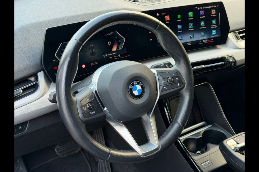 BMW X1 SDrive18i / Navi / Widescreen / Cruise / Climate / Camera / Side assist / Stoelmassage / 18".