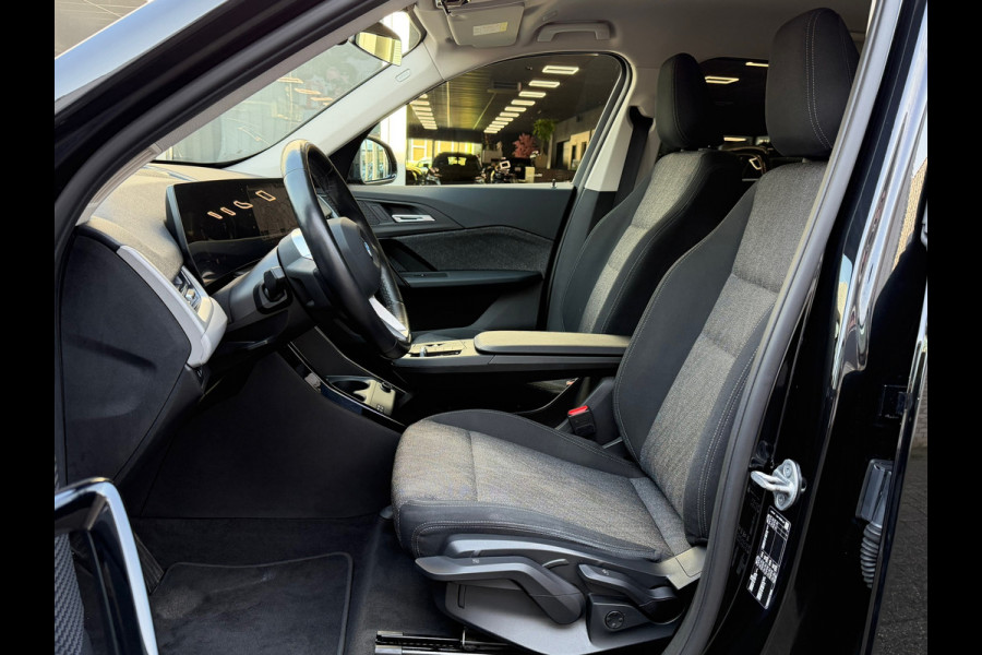 BMW X1 SDrive18i / Navi / Widescreen / Cruise / Climate / Camera / Side assist / Stoelmassage / 18".