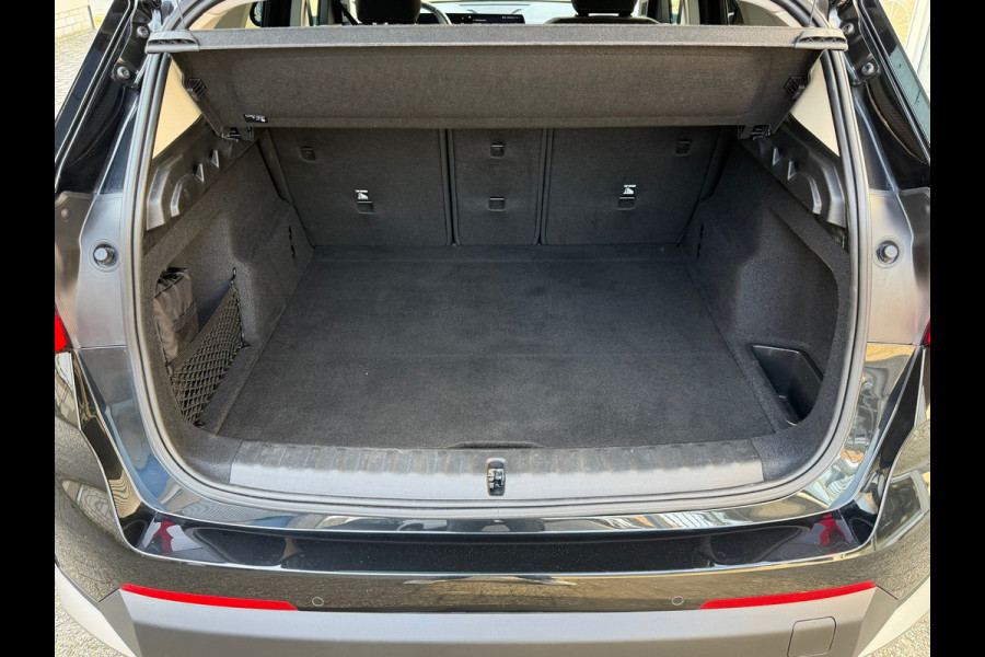 BMW X1 SDrive18i / Navi / Widescreen / Cruise / Climate / Camera / Side assist / Stoelmassage / 18".