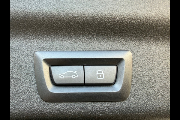 BMW X1 SDrive18i / Navi / Widescreen / Cruise / Climate / Camera / Side assist / Stoelmassage / 18".