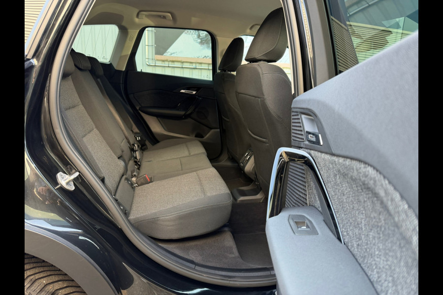 BMW X1 SDrive18i / Navi / Widescreen / Cruise / Climate / Camera / Side assist / Stoelmassage / 18".