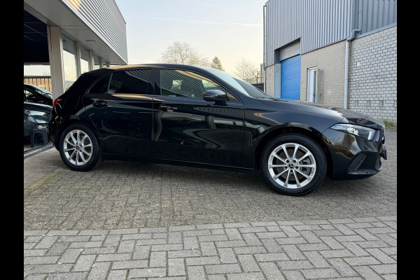 Mercedes-Benz A-Klasse 250 e Luxury 218 Pk / Navi / Cruise / Camera / Sfeerverlichting / Camera / 17".