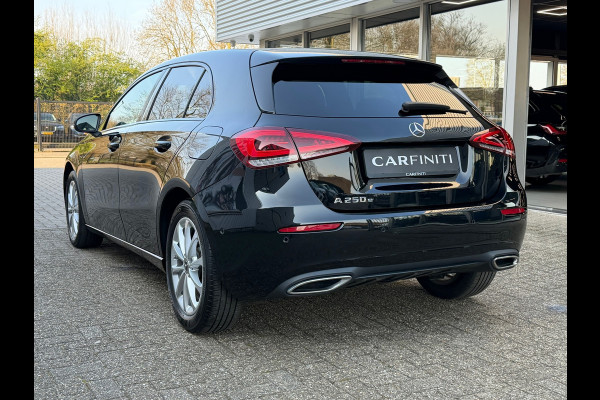 Mercedes-Benz A-Klasse 250 e Luxury 218 Pk / Navi / Cruise / Camera / Sfeerverlichting / Camera / 17".