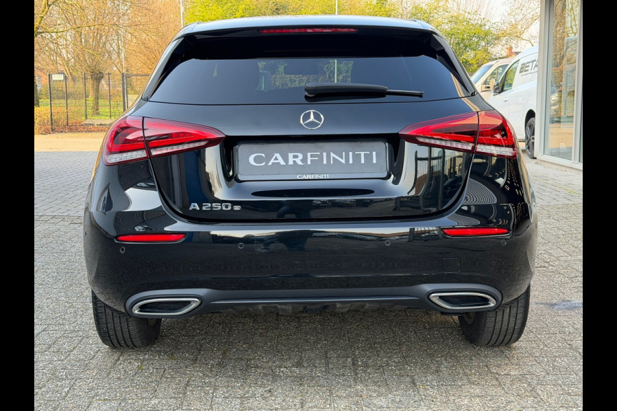 Mercedes-Benz A-Klasse 250 e Luxury 218 Pk / Navi / Cruise / Camera / Sfeerverlichting / Camera / 17".