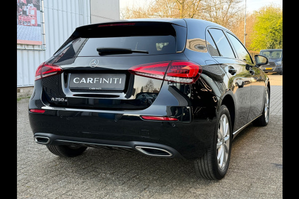 Mercedes-Benz A-Klasse 250 e Luxury 218 Pk / Navi / Cruise / Camera / Sfeerverlichting / Camera / 17".