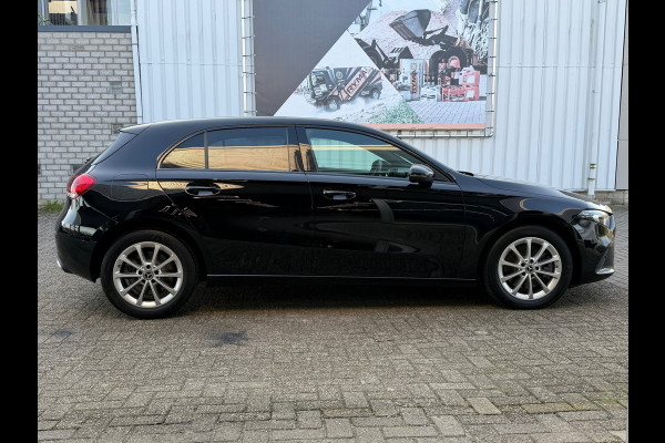 Mercedes-Benz A-Klasse 250 e Luxury 218 Pk / Navi / Cruise / Camera / Sfeerverlichting / Camera / 17".