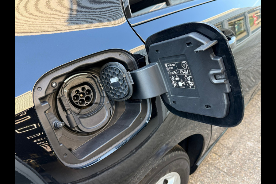 Mercedes-Benz A-Klasse 250 e Luxury 218 Pk / Navi / Cruise / Camera / Sfeerverlichting / Camera / 17".