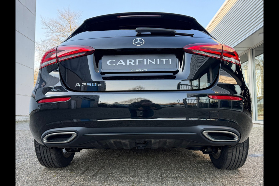 Mercedes-Benz A-Klasse 250 e Luxury 218 Pk / Navi / Cruise / Camera / Sfeerverlichting / Camera / 17".