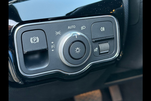 Mercedes-Benz A-Klasse 250 e Luxury 218 Pk / Navi / Cruise / Camera / Sfeerverlichting / Camera / 17".