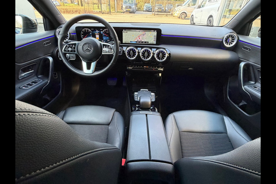Mercedes-Benz A-Klasse 250 e Luxury 218 Pk / Navi / Cruise / Camera / Sfeerverlichting / Camera / 17".