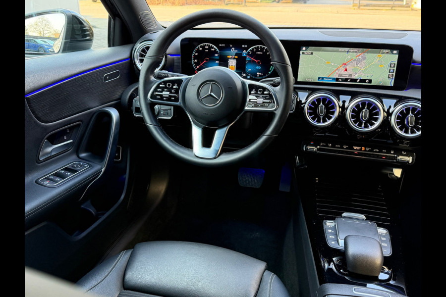 Mercedes-Benz A-Klasse 250 e Luxury 218 Pk / Navi / Cruise / Camera / Sfeerverlichting / Camera / 17".