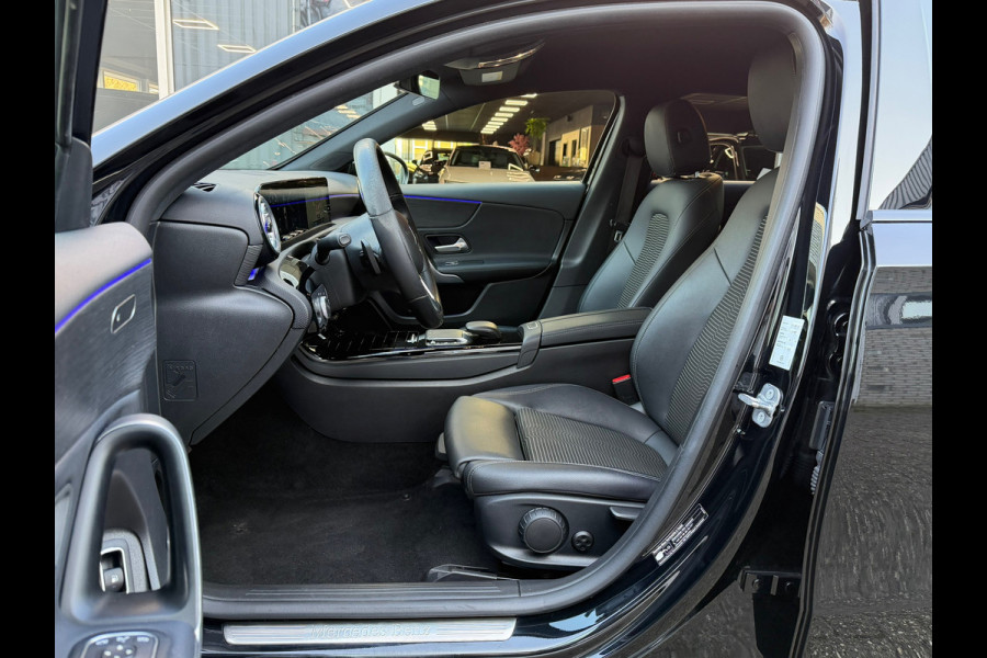 Mercedes-Benz A-Klasse 250 e Luxury 218 Pk / Navi / Cruise / Camera / Sfeerverlichting / Camera / 17".