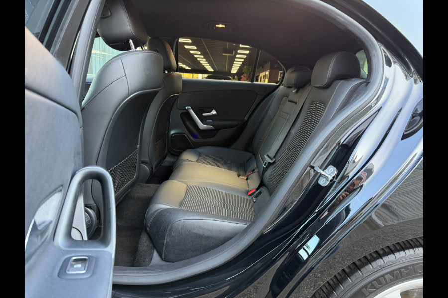 Mercedes-Benz A-Klasse 250 e Luxury 218 Pk / Navi / Cruise / Camera / Sfeerverlichting / Camera / 17".
