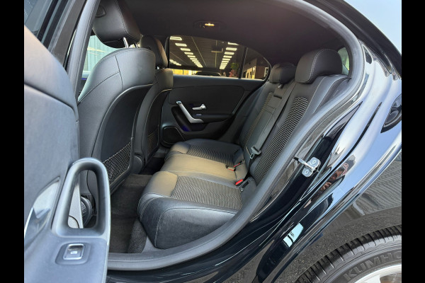 Mercedes-Benz A-Klasse 250 e Luxury 218 Pk / Navi / Cruise / Camera / Sfeerverlichting / Camera / 17".