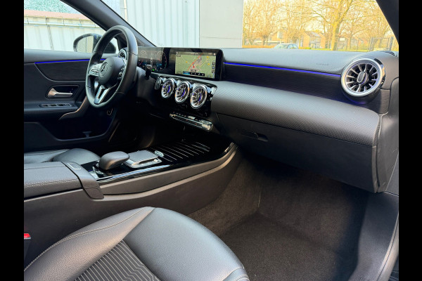 Mercedes-Benz A-Klasse 250 e Luxury 218 Pk / Navi / Cruise / Camera / Sfeerverlichting / Camera / 17".