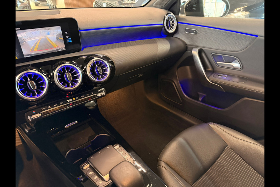 Mercedes-Benz A-Klasse 250 e Luxury 218 Pk / Navi / Cruise / Camera / Sfeerverlichting / Camera / 17".