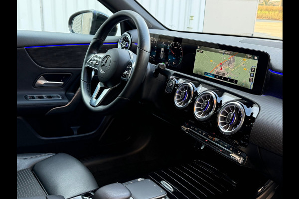 Mercedes-Benz A-Klasse 250 e Luxury 218 Pk / Navi / Cruise / Camera / Sfeerverlichting / Camera / 17".