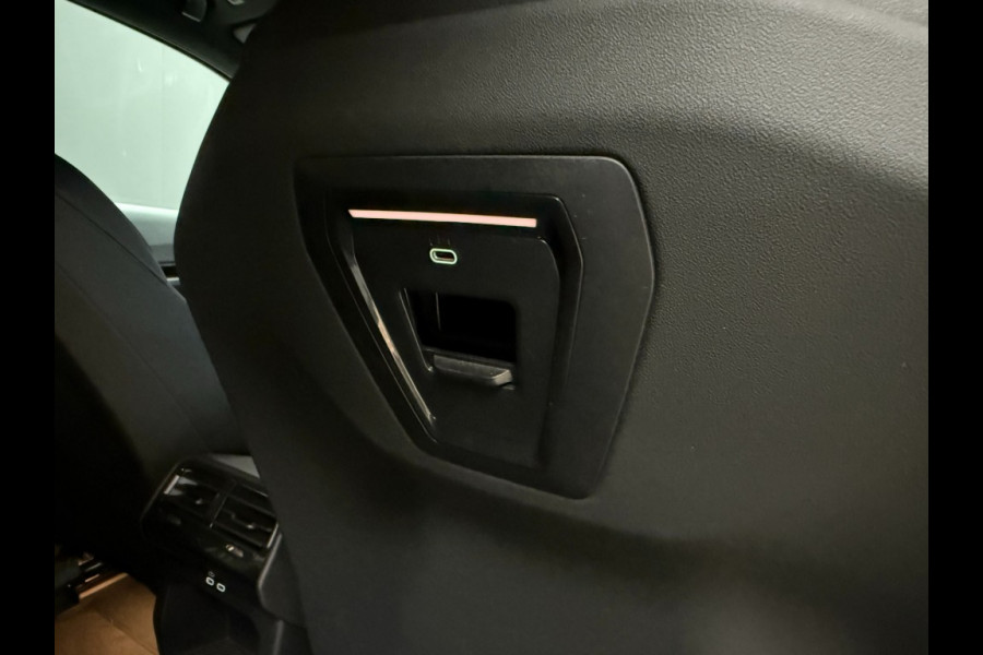 BMW 5 Serie Touring 530e x-Drive M-Sport Pro-20 inch trekhaak panorama head-up key-less