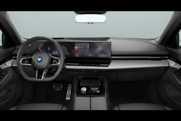 BMW 5 Serie Touring 530e x-Drive M-Sport Pro-20 inch trekhaak panorama head-up key-less