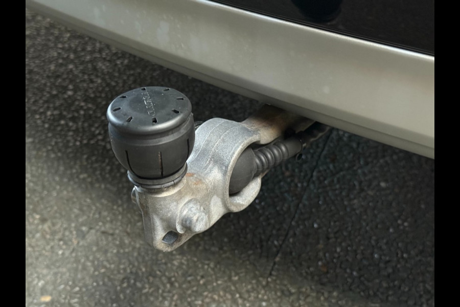 BMW 5 Serie Touring 530e x-Drive M-Sport Pro-20 inch trekhaak panorama head-up key-less