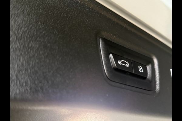 BMW 5 Serie Touring 530e x-Drive M-Sport Pro-20 inch trekhaak panorama head-up key-less