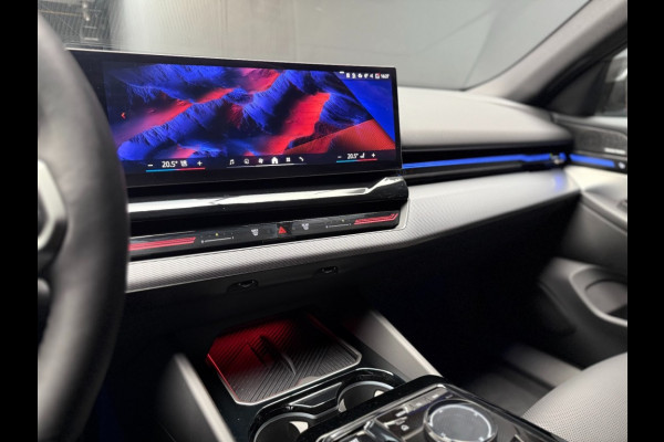 BMW 5 Serie Touring 530e x-Drive M-Sport Pro-20 inch trekhaak panorama head-up key-less