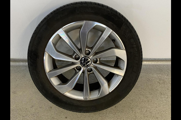 Volkswagen T-Roc 1.5 TSI Style 150 pk Automaat (DSG) | Navigatie via App | Parkeersensoren (Park assist) | Achteruitrijcamera | Adaptieve cruise control | Stoelverwarming |