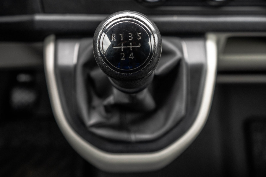 Volkswagen Transporter T6 L2H1 | 102 PK | 3-Zits | Airco