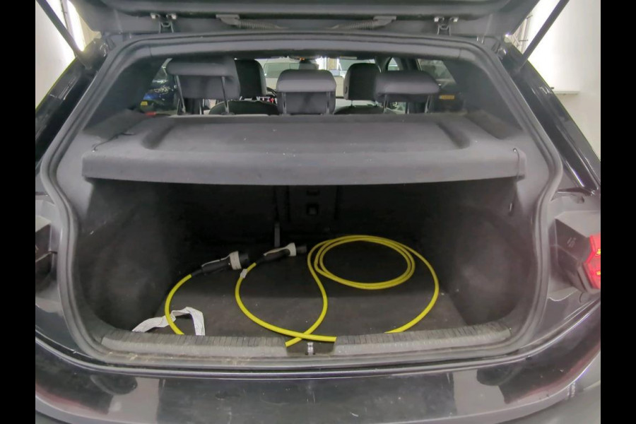 Volkswagen ID.3 First Plus 58 kWh | Trekhaak | Navi | Camera | LED