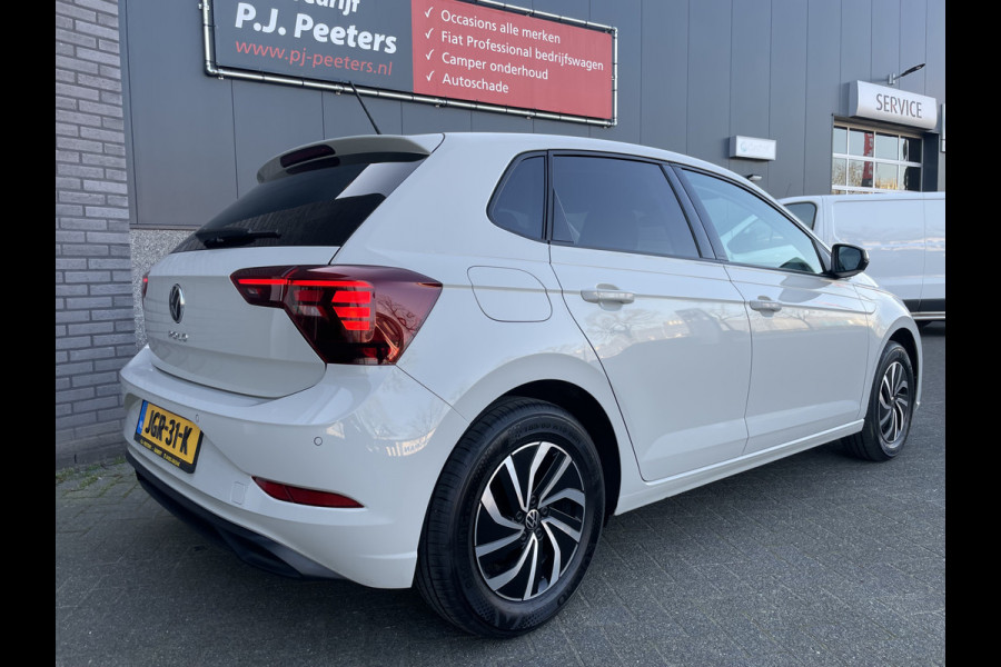 Volkswagen Polo 1.0 TSI Life Edition Achteruitrijcamera - Parkeersensoren - Apple carplay - Airco - Cruise control - Led verlichting - Licht metalen velgen 15 inch - Radio - Rijstrooksensor - Start/stop systeem - Stuur multifunc