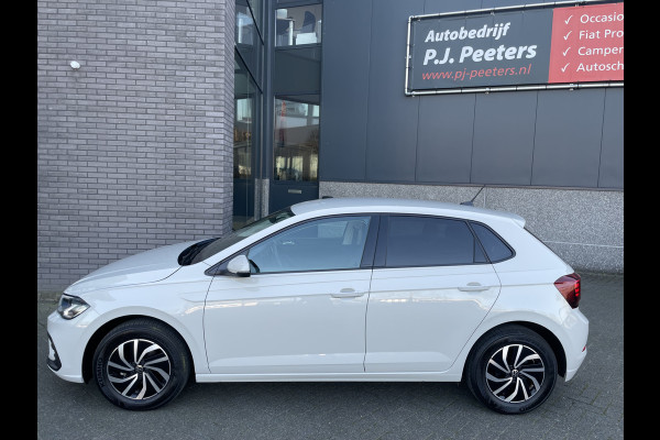 Volkswagen Polo 1.0 TSI Life Edition Achteruitrijcamera - Parkeersensoren - Apple carplay - Airco - Cruise control - Led verlichting - Licht metalen velgen 15 inch - Radio - Rijstrooksensor - Start/stop systeem - Stuur multifunc