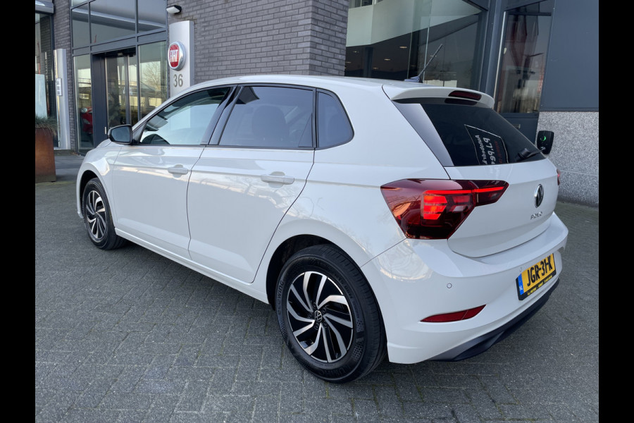 Volkswagen Polo 1.0 TSI Life Edition Achteruitrijcamera - Parkeersensoren - Apple carplay - Airco - Cruise control - Led verlichting - Licht metalen velgen 15 inch - Radio - Rijstrooksensor - Start/stop systeem - Stuur multifunc