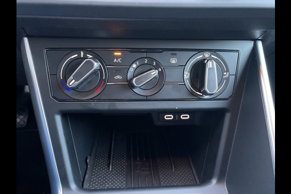 Volkswagen Polo 1.0 TSI Life Edition Achteruitrijcamera - Parkeersensoren - Apple carplay - Airco - Cruise control - Led verlichting - Licht metalen velgen 15 inch - Radio - Rijstrooksensor - Start/stop systeem - Stuur multifunc