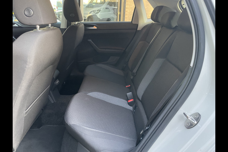 Volkswagen Polo 1.0 TSI Life Edition Achteruitrijcamera - Parkeersensoren - Apple carplay - Airco - Cruise control - Led verlichting - Licht metalen velgen 15 inch - Radio - Rijstrooksensor - Start/stop systeem - Stuur multifunc