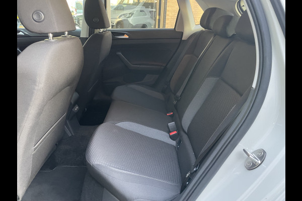 Volkswagen Polo 1.0 TSI Life Edition Achteruitrijcamera - Parkeersensoren - Apple carplay - Airco - Cruise control - Led verlichting - Licht metalen velgen 15 inch - Radio - Rijstrooksensor - Start/stop systeem - Stuur multifunc