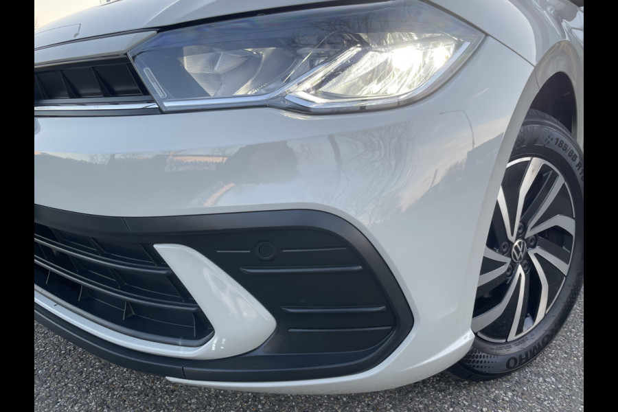 Volkswagen Polo 1.0 TSI Life Edition Achteruitrijcamera - Parkeersensoren - Apple carplay - Airco - Cruise control - Led verlichting - Licht metalen velgen 15 inch - Radio - Rijstrooksensor - Start/stop systeem - Stuur multifunc
