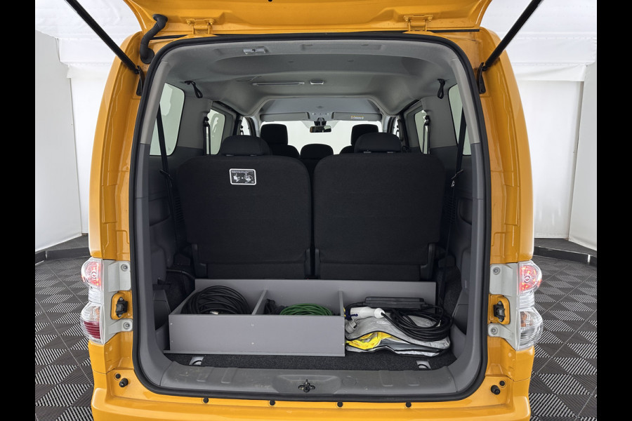 Nissan e-NV200 Evalia 40 kWh Connect Edition [ 7-Pers. ] {SOH-95%} (INCL.BTW) *NAVI-FULLMAP | CAMERA | HEATED-COMFORTSEATS | DAB | PRIVACY-GLASS | ECC | CRUISE | 15''ALU*