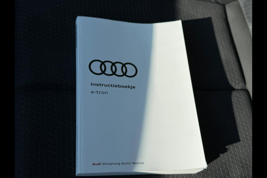 Audi e-tron 55 quattro 408 pk S edition 95 kWh, 2 X S-LINE, camera, afn trekhaak, vele opties, 1 e eigenaar, NL auto met nap