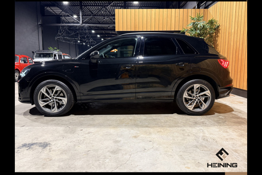 Audi Q3 45 TFSI e S edition Black edition. Trekhaak. Navi. 19 inch. Camera.