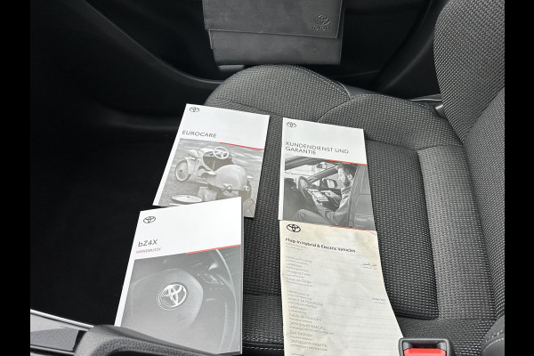 Toyota Bz4x Premium 71 kWh VAN: 33.900,- VOOR: 29.877,- | 3 FASE LADEN | RIJKLAARPRIJS incl. FABR. GARANTIE TOYOTA t/m 08-2033