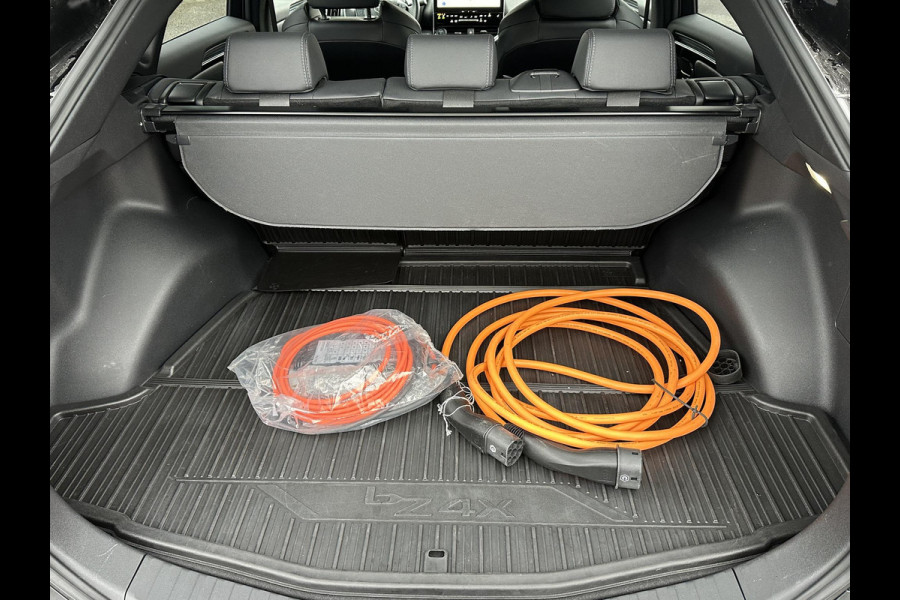 Toyota Bz4x Premium 71 kWh VAN: 33.900,- VOOR: 29.877,- | 3 FASE LADEN | RIJKLAARPRIJS incl. FABR. GARANTIE TOYOTA t/m 08-2033