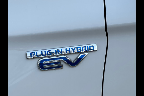 Mitsubishi Outlander 2.4 PHEV Pure TREKHAAK |APPLE CARPLAY |