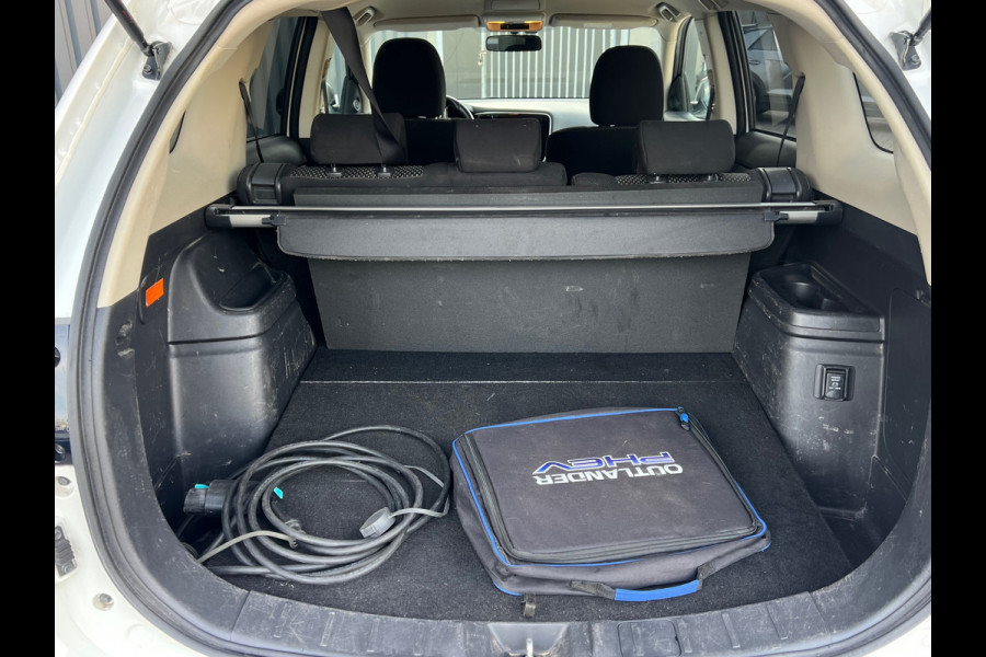Mitsubishi Outlander 2.4 PHEV Pure TREKHAAK |APPLE CARPLAY |