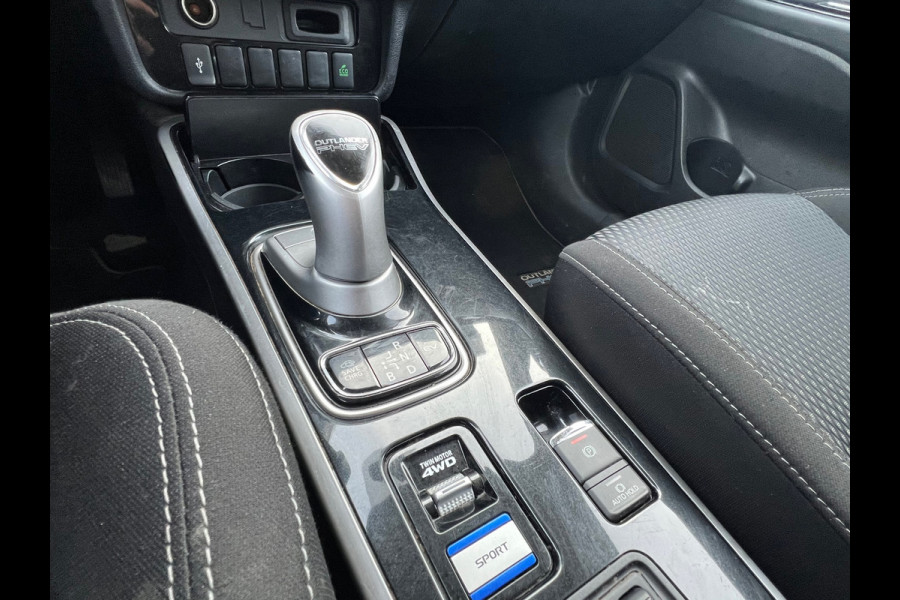Mitsubishi Outlander 2.4 PHEV Pure TREKHAAK |APPLE CARPLAY |