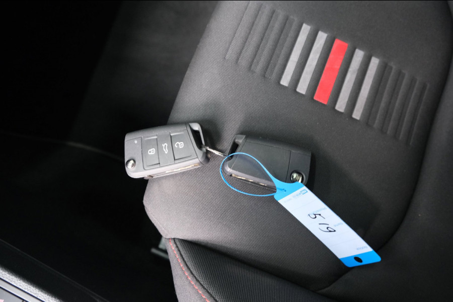 Seat Ibiza 1.0 TSI FR Business Intense Automaat - N.A.P. Airco, Cruise, PDC, Navi, Carplay, Camera.