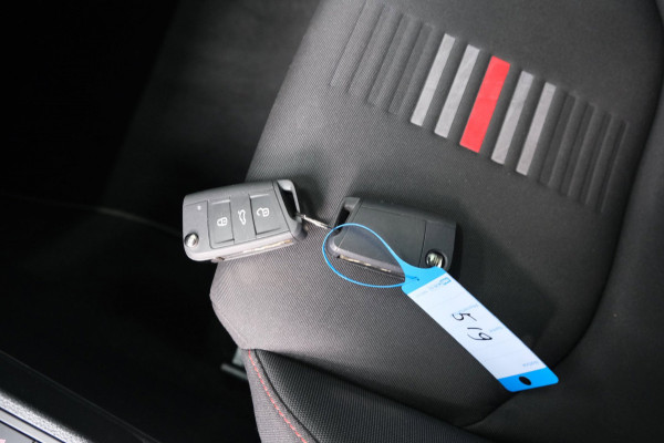 Seat Ibiza 1.0 TSI FR Business Intense Automaat - N.A.P. Airco, Cruise, PDC, Navi, Carplay, Camera.