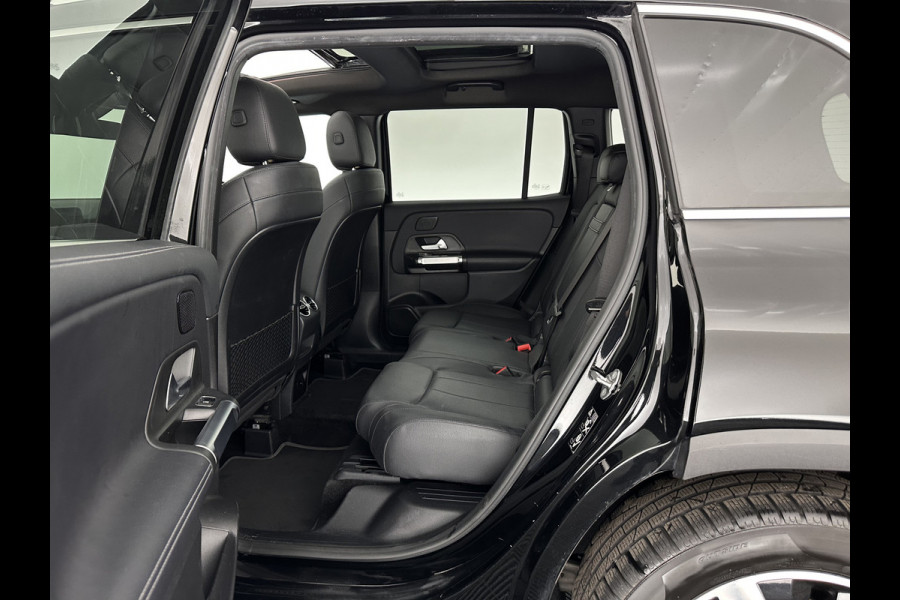 Mercedes-Benz Glb 200 Business Solution Luxury (INCL-BTW) *PANO | LEATHER | FULL-LED | AMBIENTLIGHT | HEATED-SPORTSEATS | WIDESCREEN-DIGICOCKPIT | DAB+ | NAVI-FULLMAP | CAMERA | PRIVACYGLASS | LANE-ASSIST | DYNAMIC-SELECT | 18'