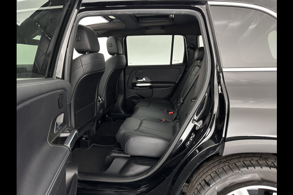 Mercedes-Benz Glb 200 Business Solution Luxury (INCL-BTW) *PANO | LEATHER | FULL-LED | AMBIENTLIGHT | HEATED-SPORTSEATS | WIDESCREEN-DIGICOCKPIT | DAB+ | NAVI-FULLMAP | CAMERA | PRIVACYGLASS | LANE-ASSIST | DYNAMIC-SELECT | 18'